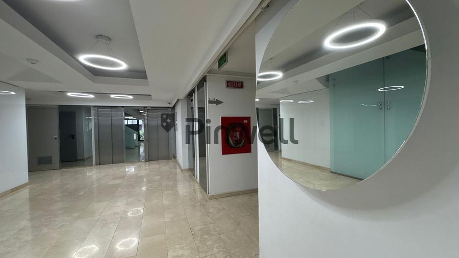 Apartament cu 3 camere semidecomandat, mobilat în Nord