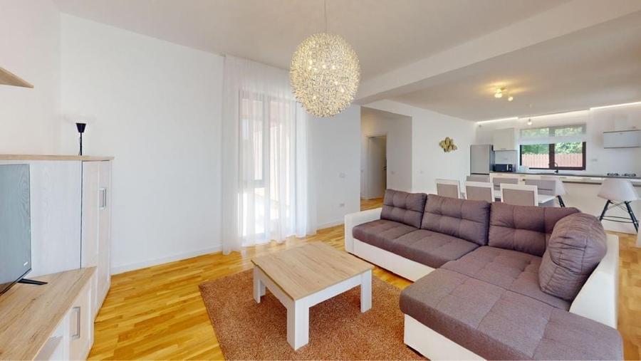 Casă cu 4 camere cu Teren 316 Mp în Petrești