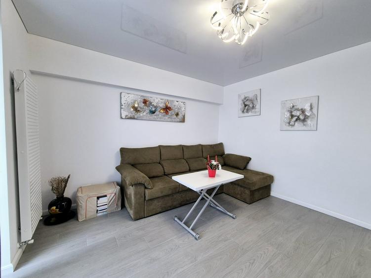 Apartament cu 3 camere decomandat, mobilat în Central