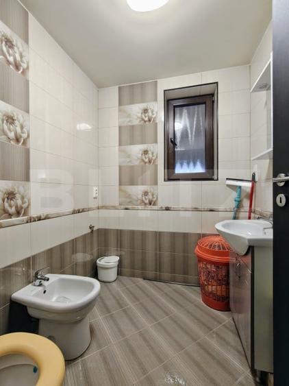 Casă individuală cu 5 camere cu Canalizare în Sud