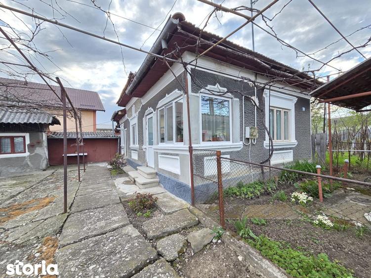 Casă cu 2 camere cu Teren 395 Mp în Șotânga