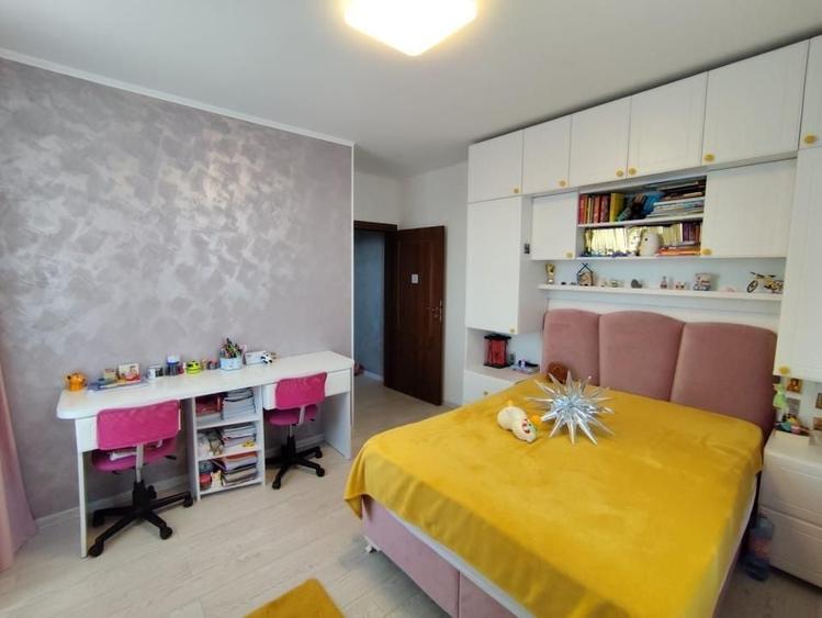 Apartament cu 3 camere decomandat, mobilat în Albert