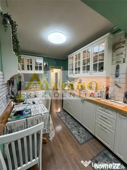 Apartament cu 3 camere decomandat în Central