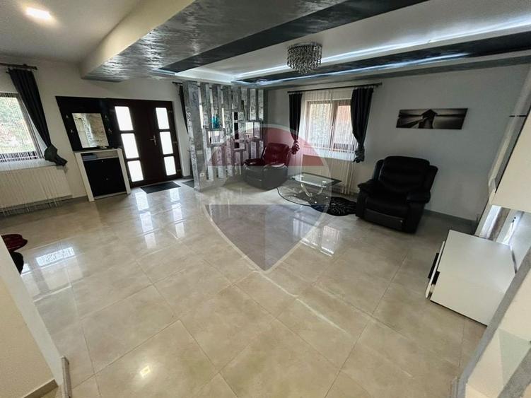 Casă individuală cu 5 camere cu Teren 390 Mp în Bariera Vâlcii