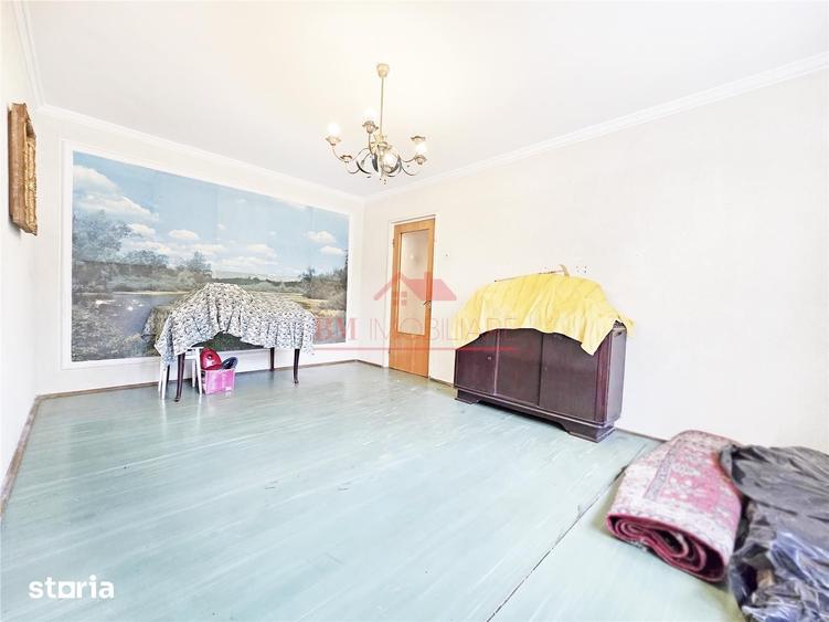 Apartament cu 4 camere decomandat în Drumul Taberei