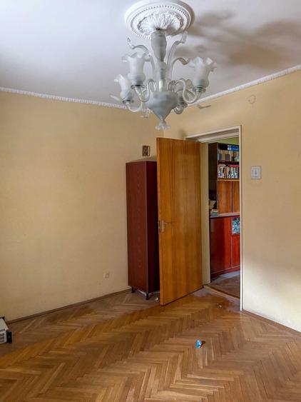 Apartament cu 4 camere semidecomandat în Central
