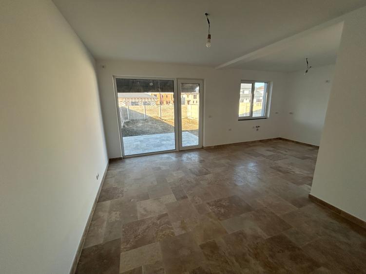 Duplex cu 3 camere cu Canalizare în Moșnița Nouă