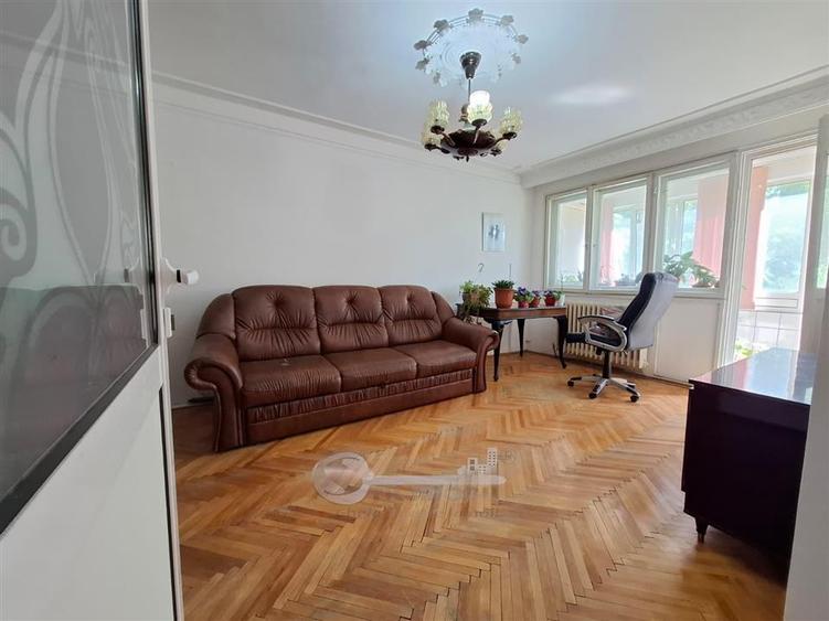 Apartament cu 2 camere decomandat, mobilat în Podu Roș
