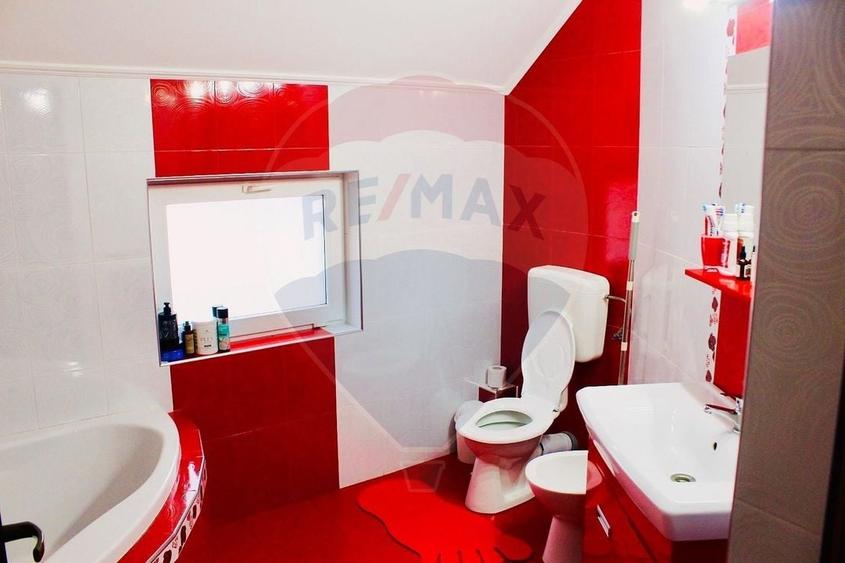 Casă cu 6 camere cu Teren 719 Mp în Oncea