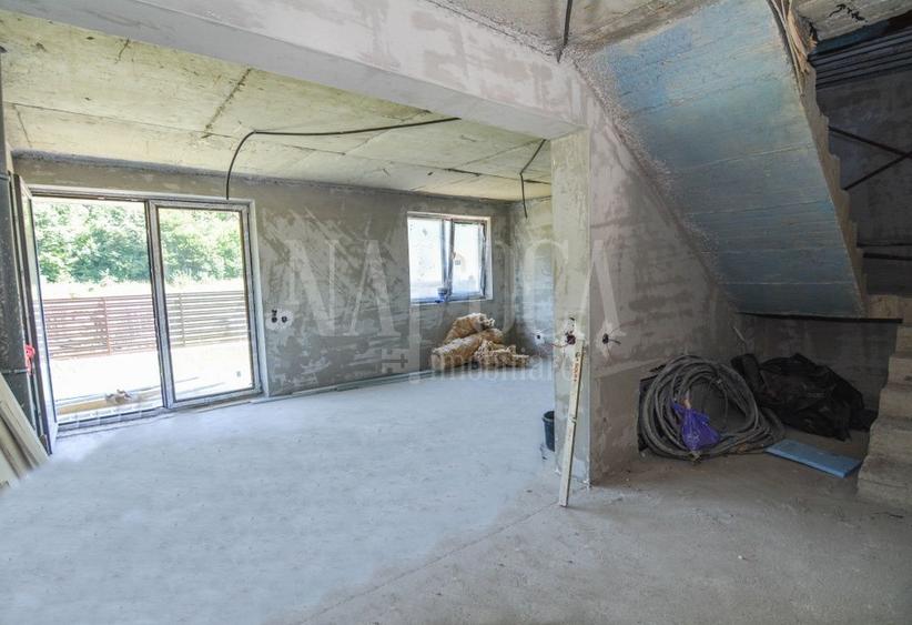 Duplex cu 4 camere cu Canalizare în Florești