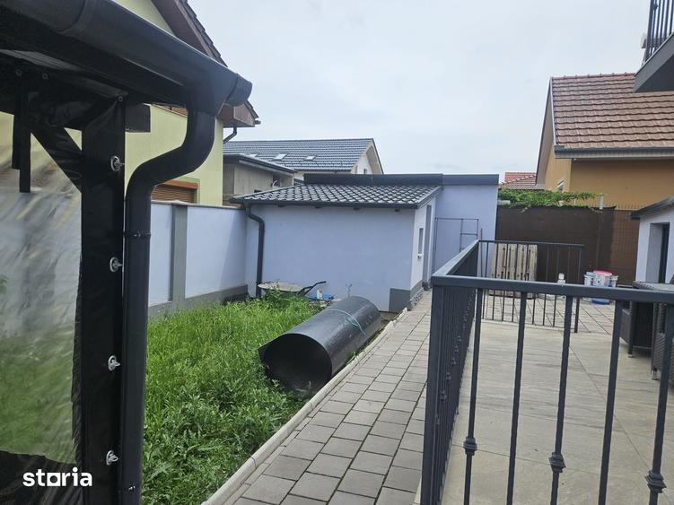 Casa Moderna cu Sistem Fotovoltaic Rontau - 9