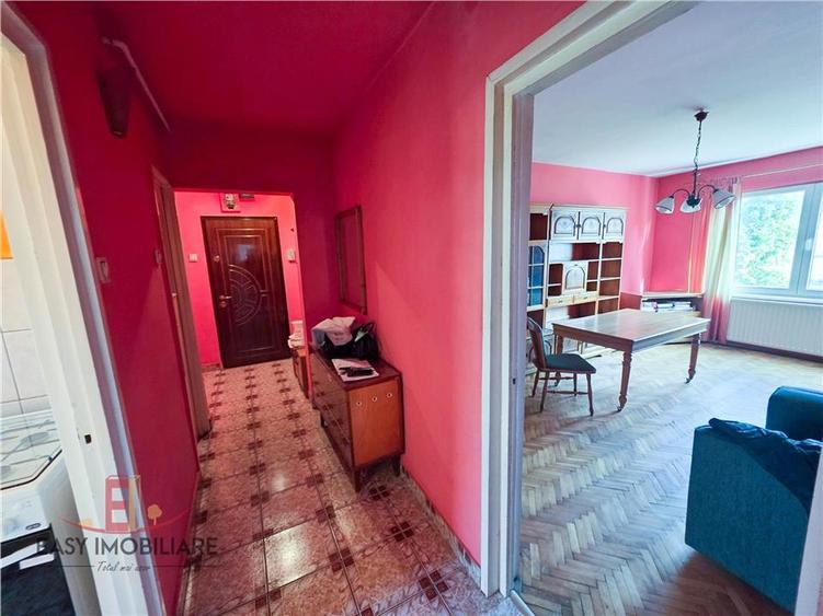 Apartament cu 3 camere decomandat în Tudor