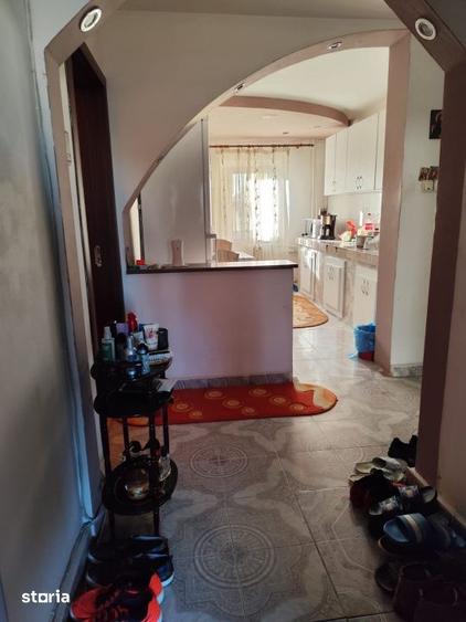 Apartament cu 4 camere decomandat în Craiovița Nouă