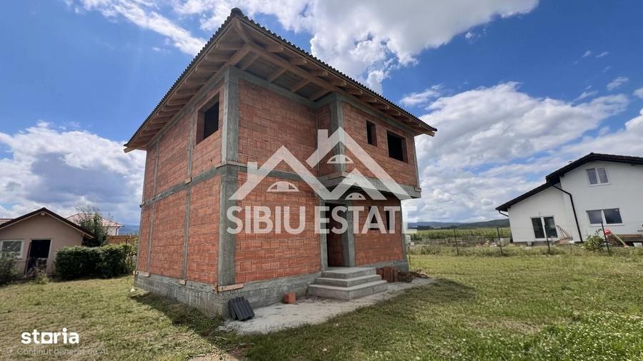 Casă cu 4 camere în Cristian