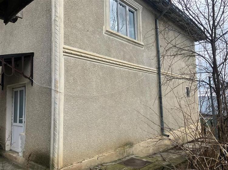 Casă cu 5 camere cu Teren 931 Mp în Movileni