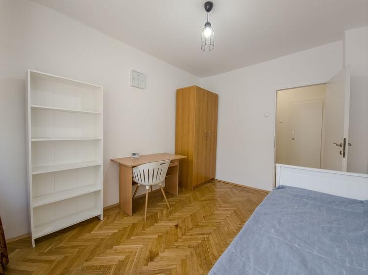 Apartament cu 3 camere decomandat, mobilat în Central