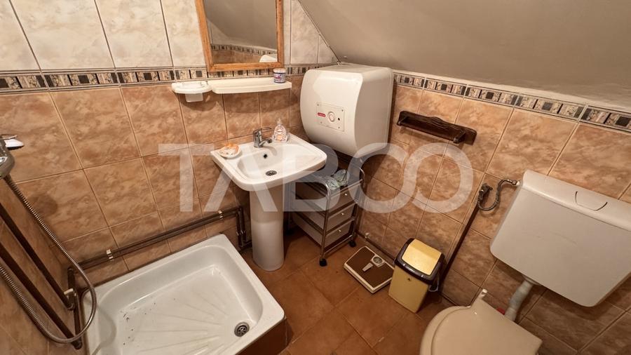 Casă individuală cu 6 camere cu Garaj în Cornățel
