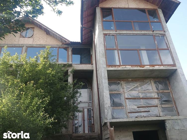 Casa de vanzare, 9 camere, zona lini?tita Parscov - 1