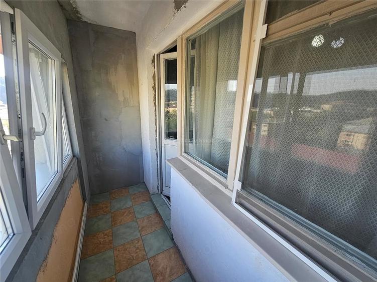 Apartament cu 3 camere semidecomandat în Cuptoare (Reșița)