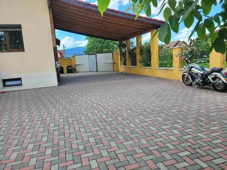Casă cu Teren 800 Mp în Central