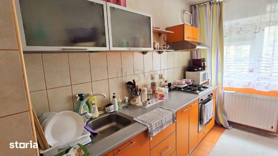 Apartament cu 3 camere semidecomandat în Crângași