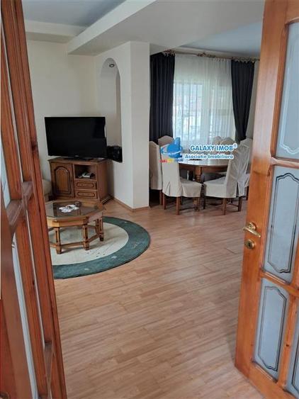 Casă cu 6 camere cu Garaj în Trivale
