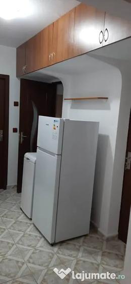 Apartament cu 3 camere semidecomandat în Malu Roșu