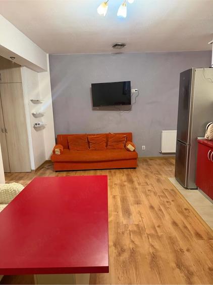 Apartament cu 3 camere decomandat în Florești