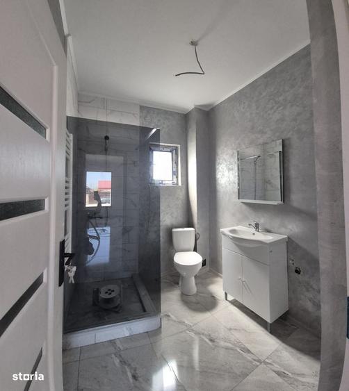 Casă cu 4 camere cu Canalizare în Lumina