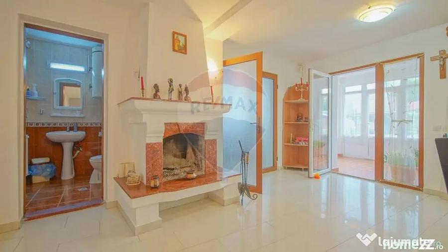 Casă cu 7 camere cu Teren 800 Mp în Purcăreni