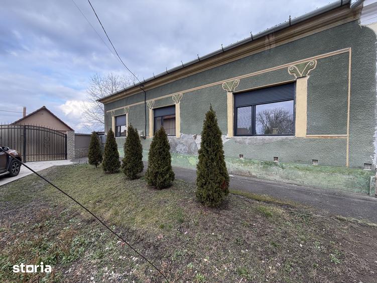 Casă cu 5 camere cu Teren 4319 Mp în Central