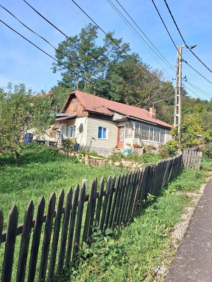 Casă cu 4 camere cu Teren 1100 Mp în Central