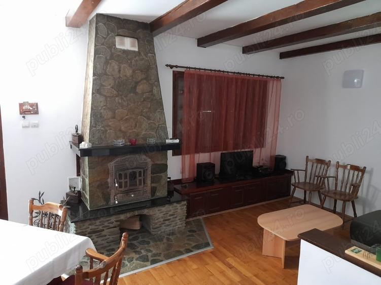 Casă cu 5 camere în Poiana