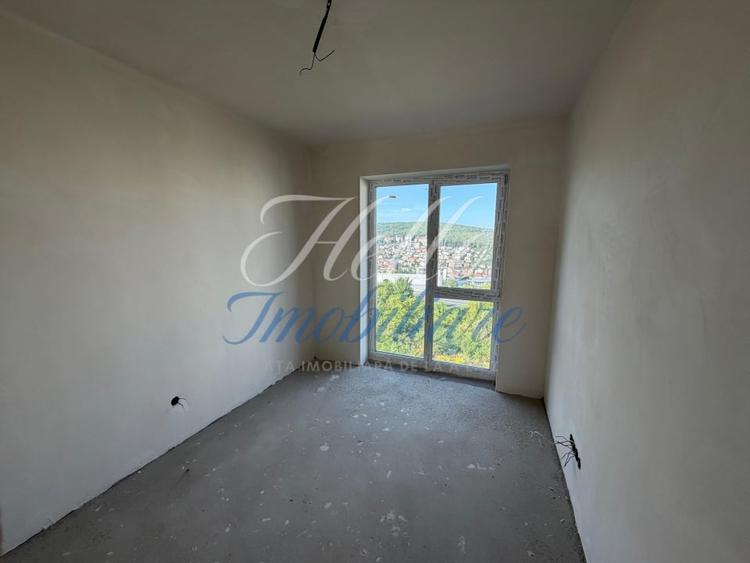 Apartament cu 3 camere semidecomandat în Zorilor