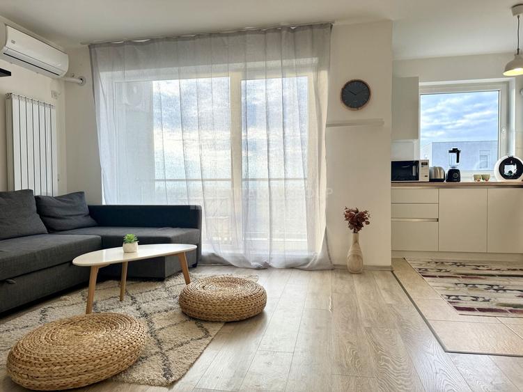Apartament cu 2 camere semidecomandat, mobilat în Tractorul