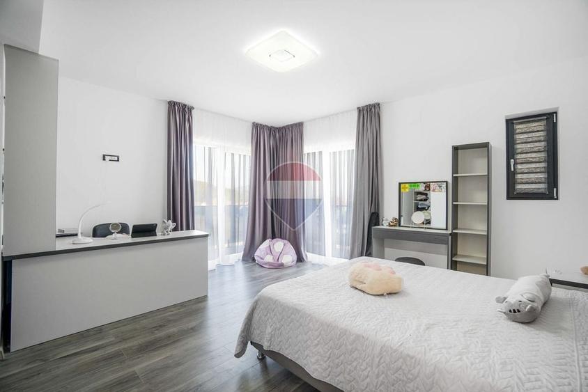 Casă individuală cu 5 camere cu Teren 400 Mp în Bunloc