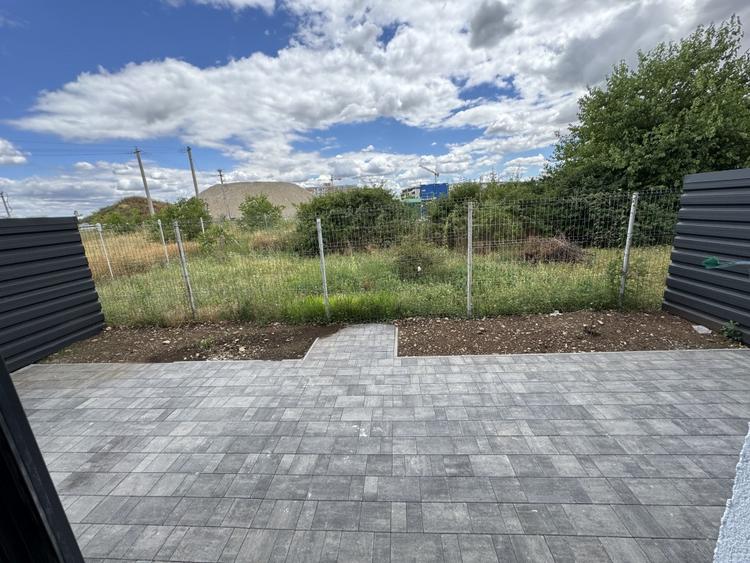 Duplex cu 4 camere cu Canalizare în Albert