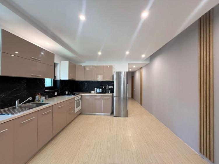 Duplex cu 6 camere cu Canalizare în Iancu Nicolae