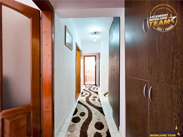 Apartament cu 4 camere decomandat, mobilat în Central