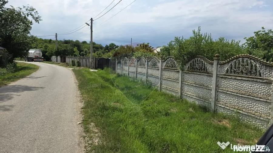 Casă cu 3 camere cu Teren 5063 Mp în Uzunu