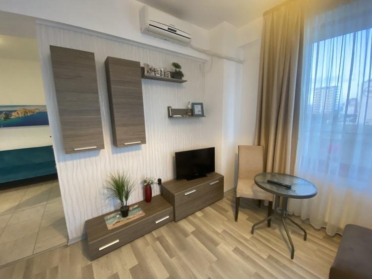 Apartament cu 2 camere semidecomandat, mobilat în Central