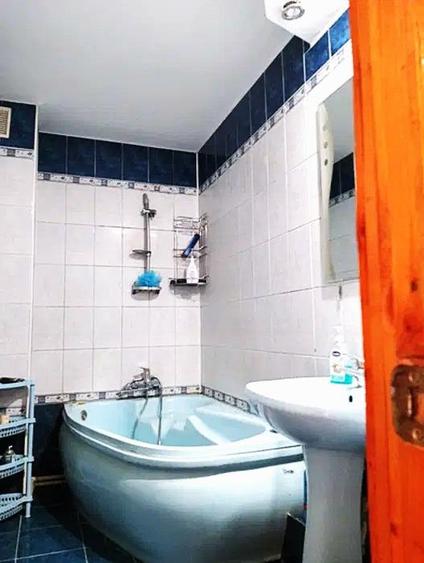 Apartament cu 3 camere decomandat, mobilat în 1 Decembrie