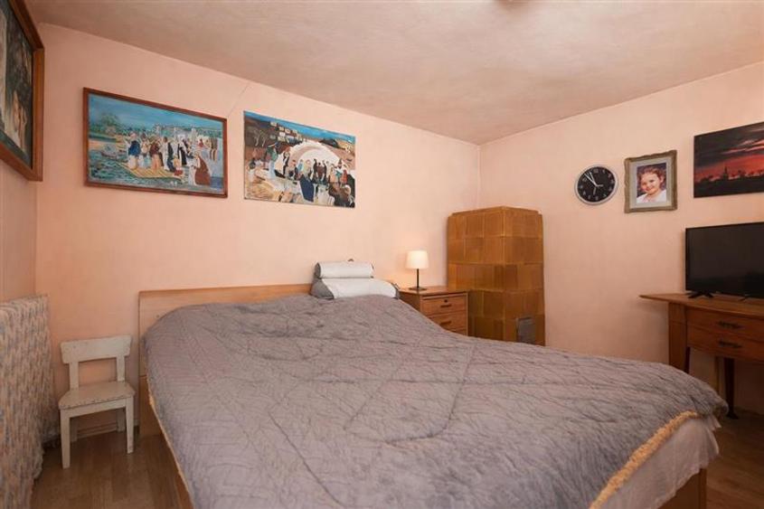 Casă individuală cu 4 camere cu Teren 163 Mp în Central