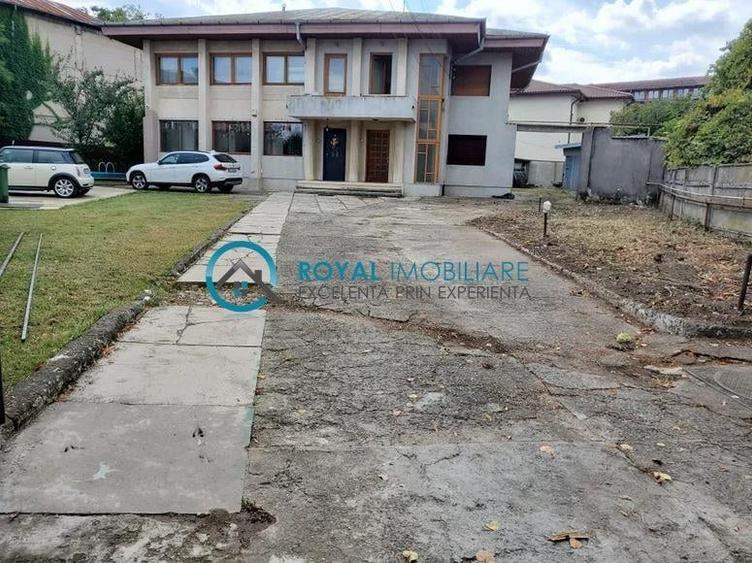 Birou, de 284 mp, în Central