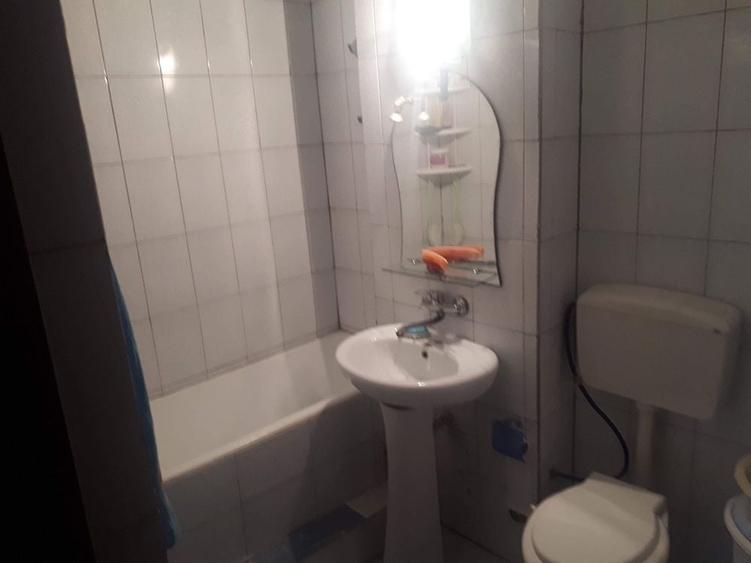 Apartament cu 4 camere decomandat în Exterior Vest