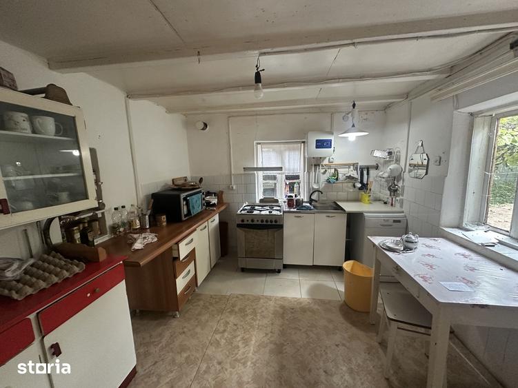 Casă cu 4 camere cu Teren 1498 Mp în Florești