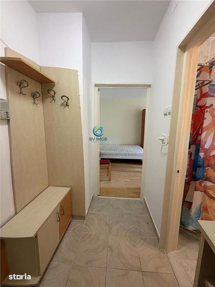 Garsonieră decomandată, mobilată în Valea Cetății