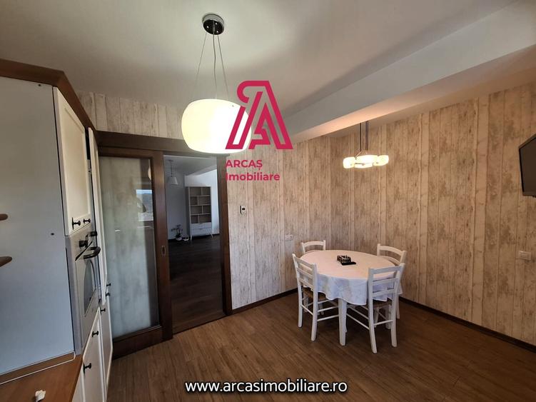 Apartament cu 3 camere decomandat în Sub Arini