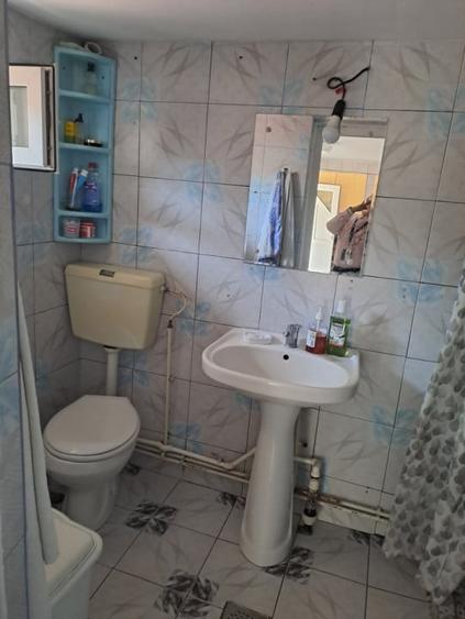 Casă individuală cu 4 camere cu Canalizare în Bariera Vâlcii
