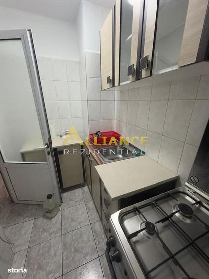 Garsonieră decomandată în Titan